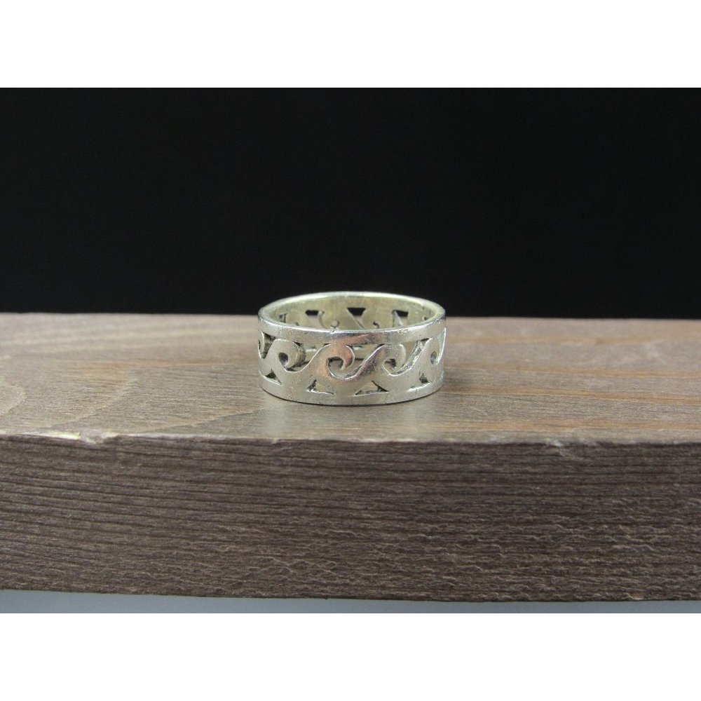 Size 6.5 Sterling Silver Worn Wave Design Band Ring